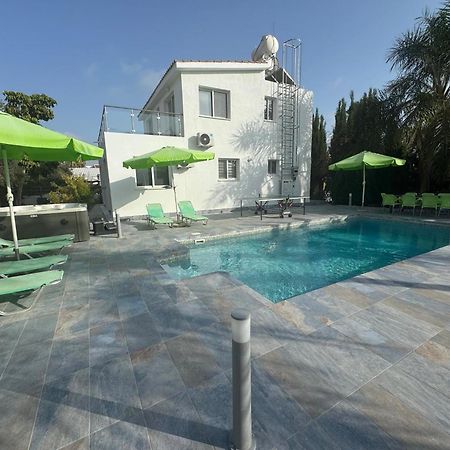 Villa Coralia Gardens 1Km From Coral Bay Beach Экстерьер фото