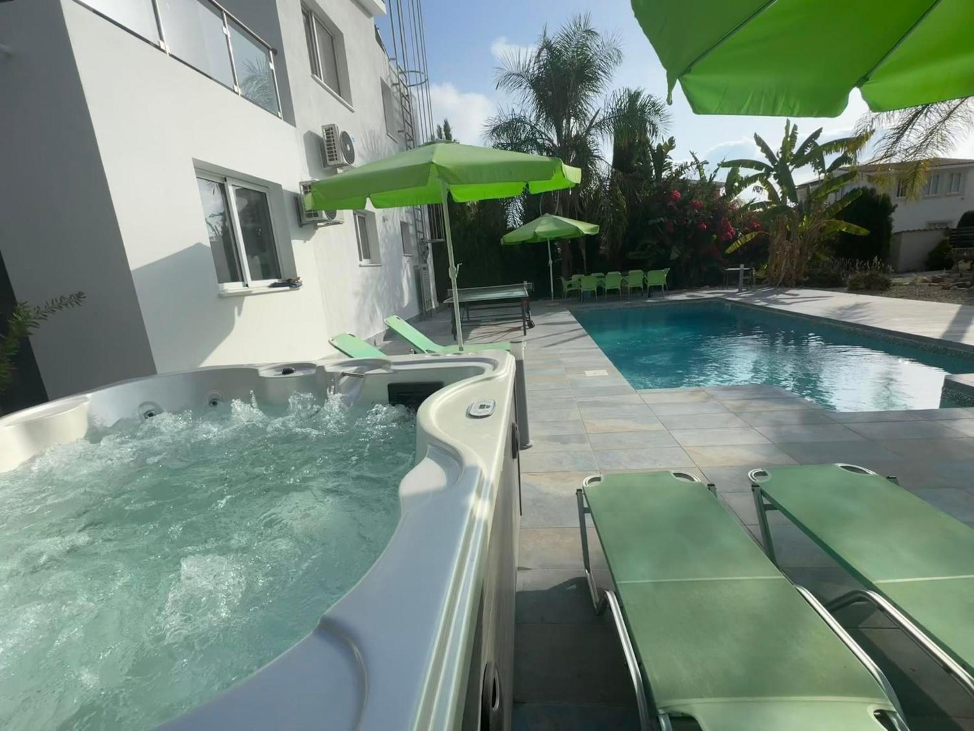 Villa Coralia Gardens 1Km From Coral Bay Beach Экстерьер фото
