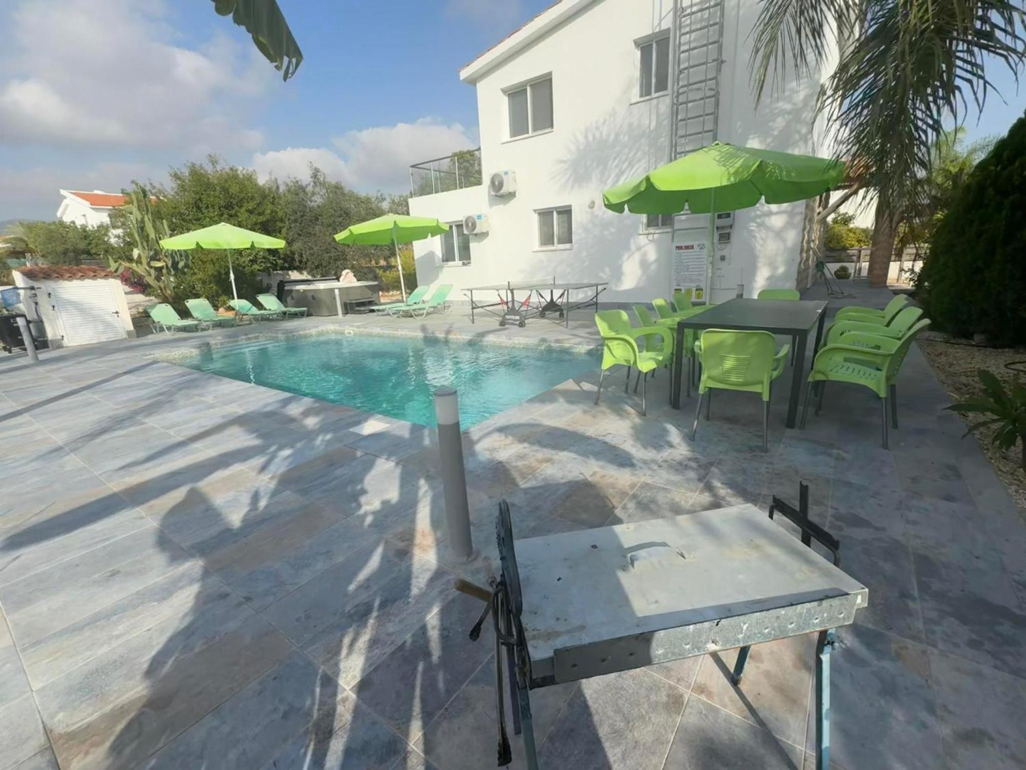 Villa Coralia Gardens 1Km From Coral Bay Beach Экстерьер фото