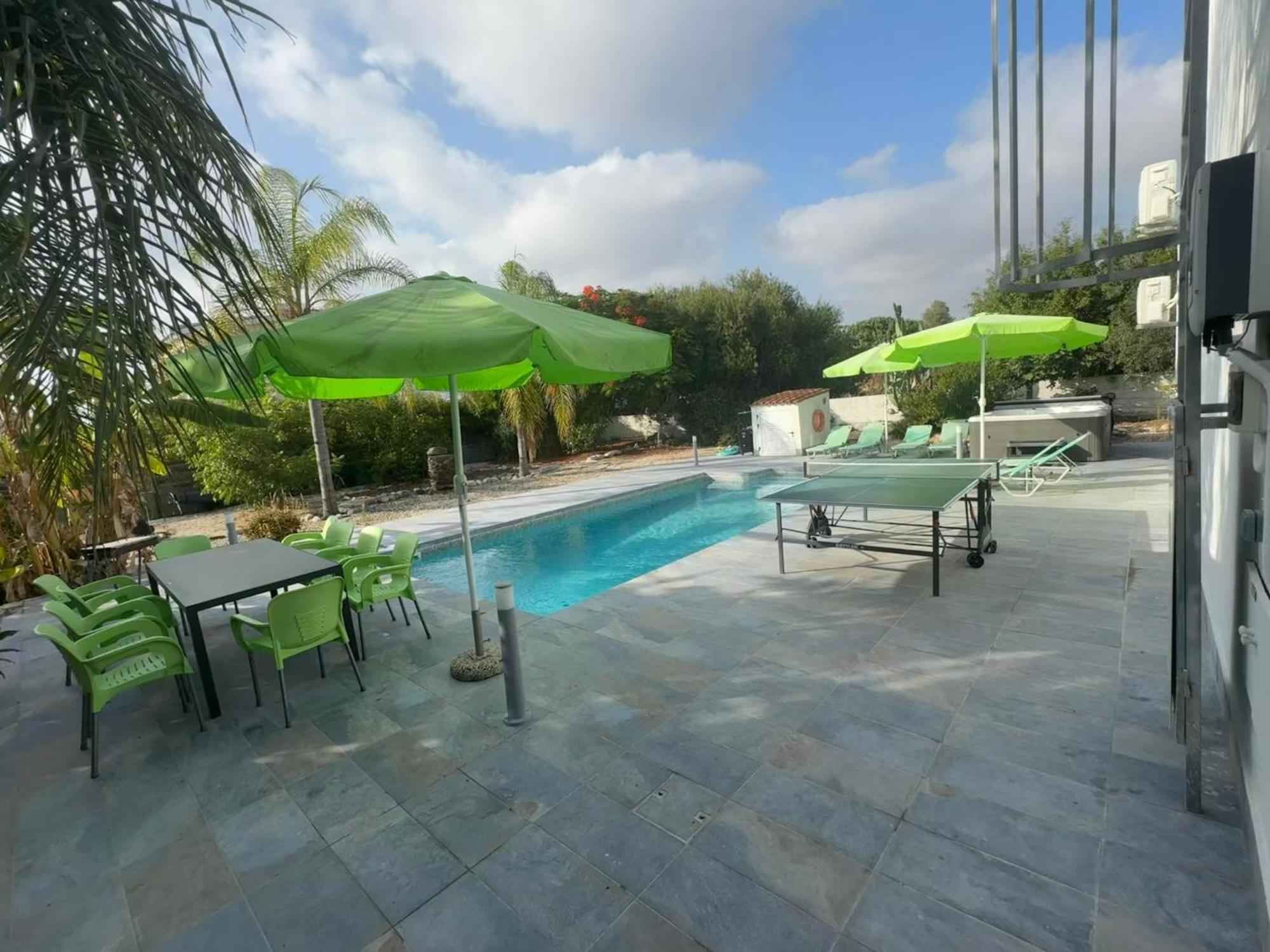 Villa Coralia Gardens 1Km From Coral Bay Beach Экстерьер фото